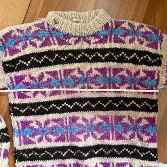 Vintage 100% Wool Sweater Made in Educador - Picture 8 of 10